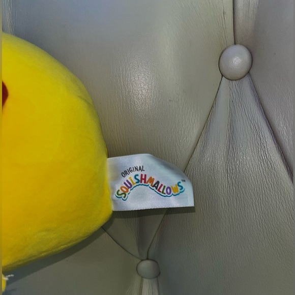 YALITZA🍋🦇 Yellow Lemon Citrus Fruit Bat Original Mystery Squad Squishmellow - Picture 5 of 6